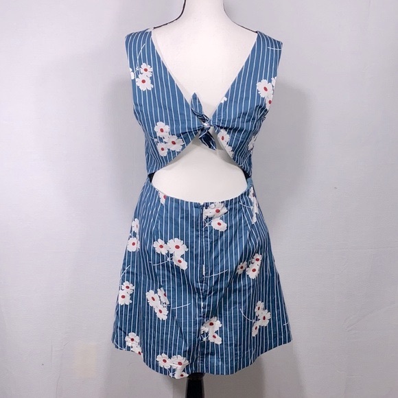 Modcloth Dresses & Skirts - ModCloth Daisy Sundress- Cutout back!